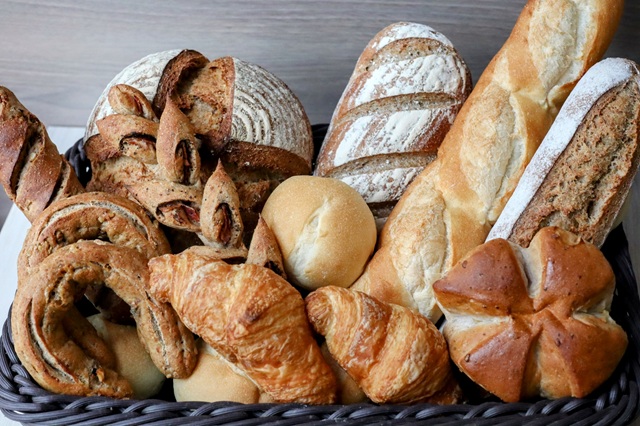 【2/23 今日の朝刊】「全国区」を狙うのをやめたら普通のパンが1億円売れた理由